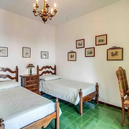 Circeo, Con Piscina E Scesa Al Mare